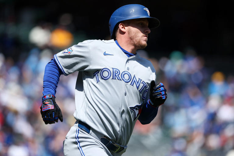 An eight-run eighth inning lifts the Blue Jays past the Twins 11-4