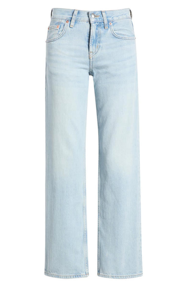 Light-wash jeans look more 2026 with this trendy shoe style instead of ...