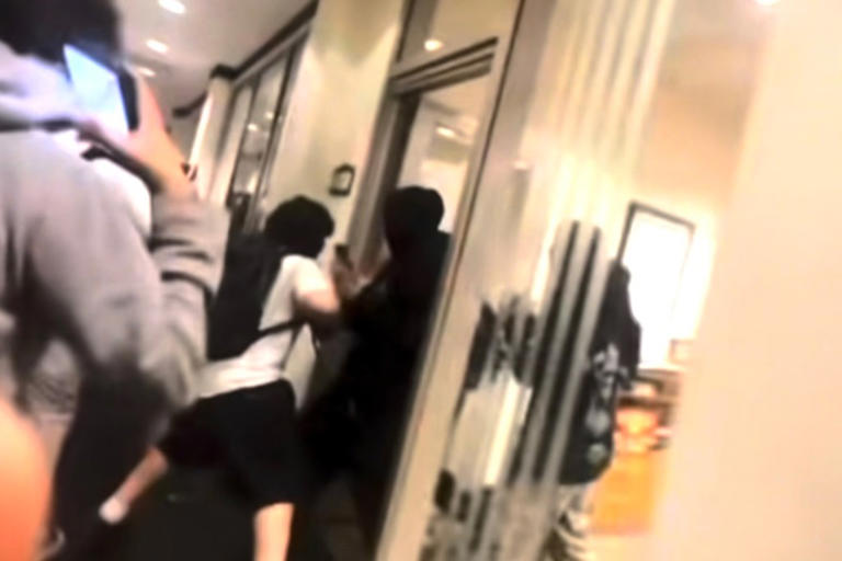 Mob of teens storms Times Square Scientology church amid viral 'speed ...