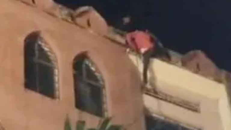 Man in custody after making threats, barricading himself in apartment ...