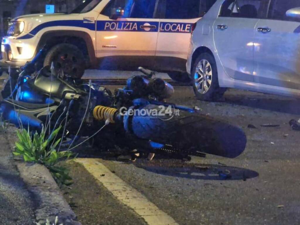 Incidente tra auto e moto in via Canevari: centauro ricoverato al San ...