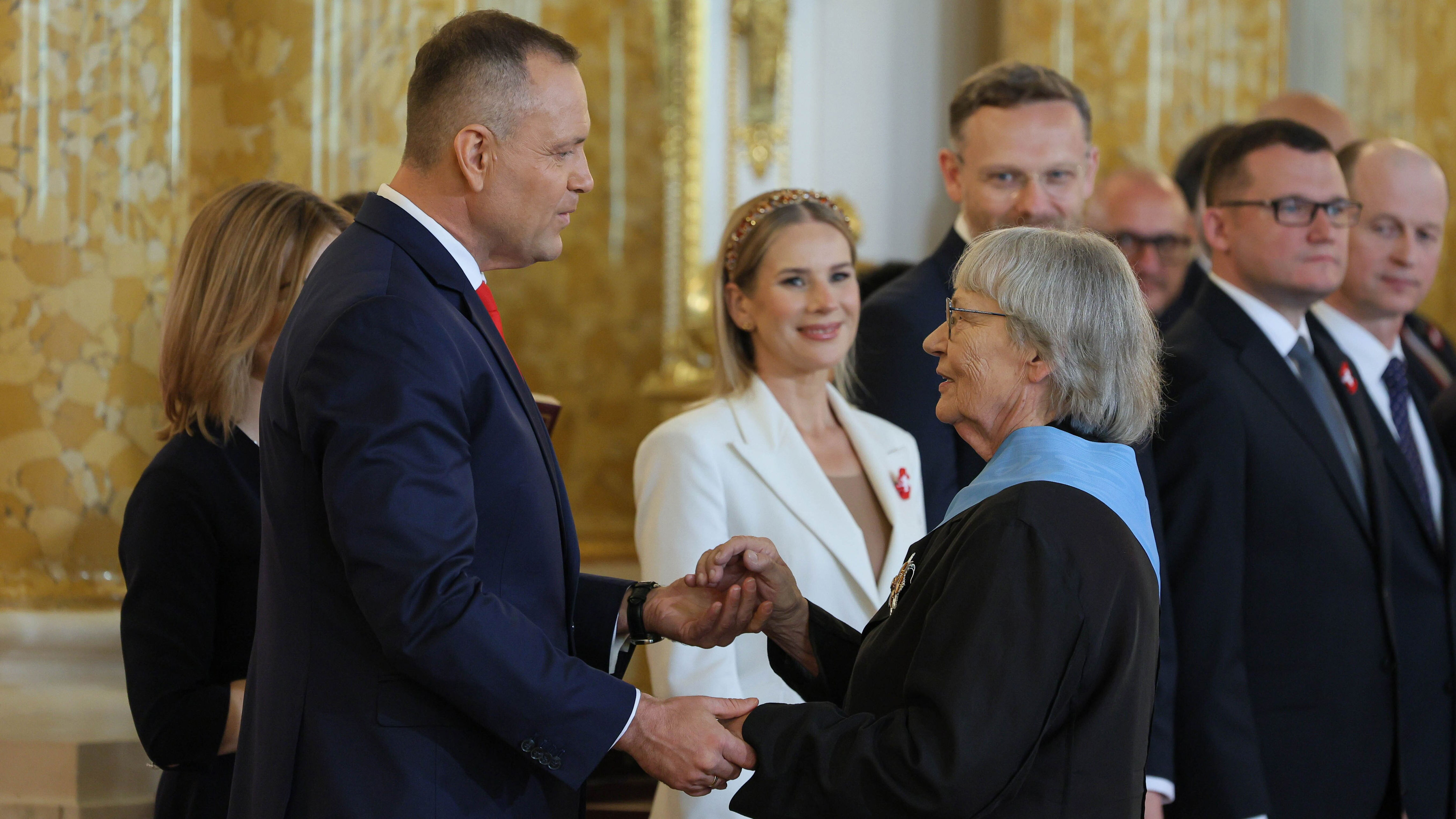 Prezydent wręczył ordery Orła Białego. Dwoje artystów wśród odznaczonych