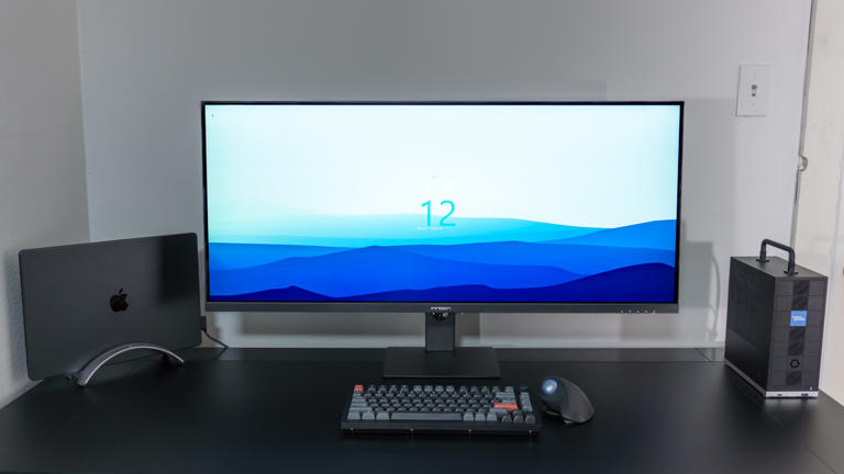 I ditched my dual-monitor setup for a single 40-inch ultrawide — here's ...