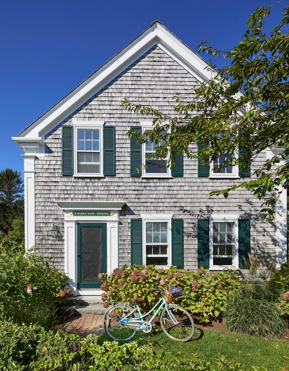 young-nantucket-cottage-exterior.jpg