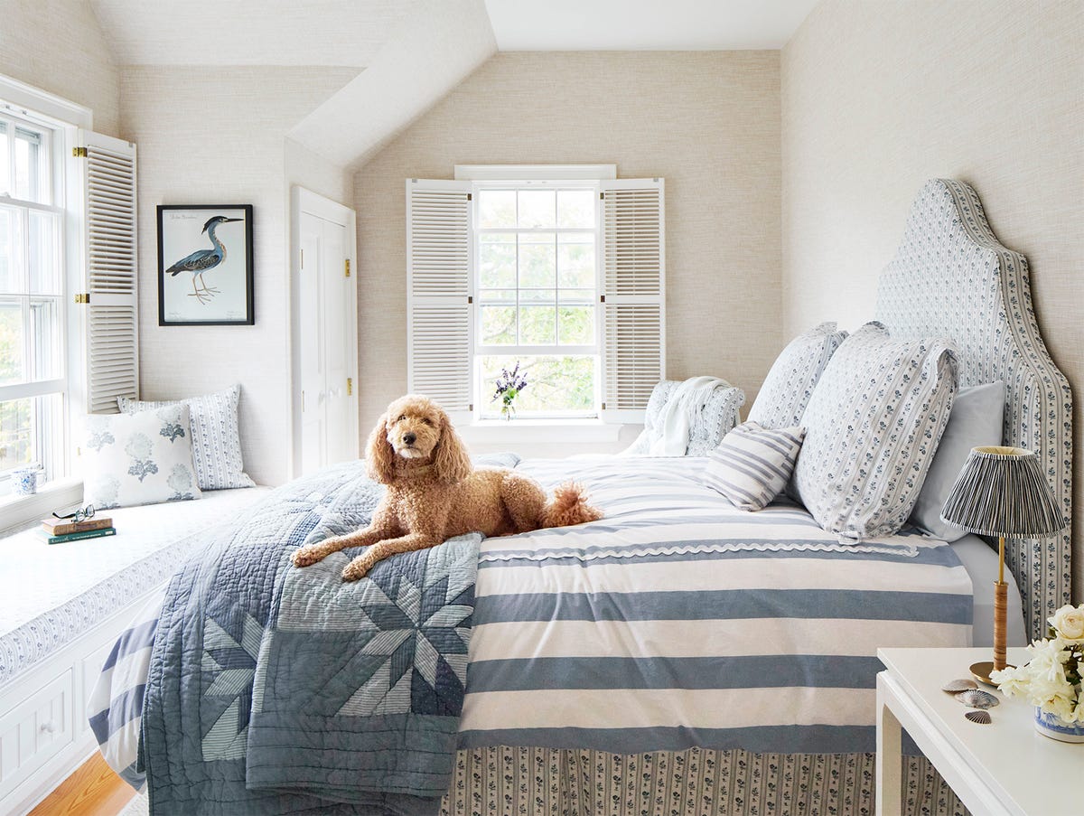 young-nantucket-cottage-guest-bedroom.jpg