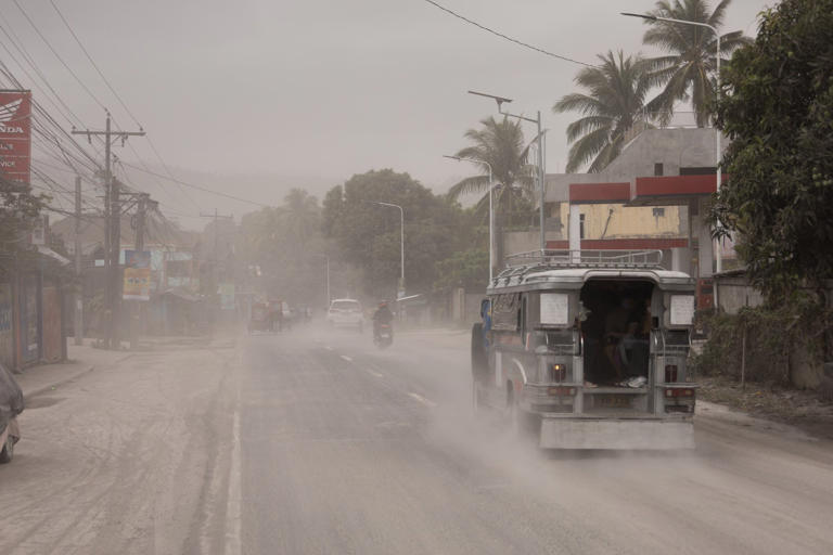 Marcos orders swift response to Mayon ashfall