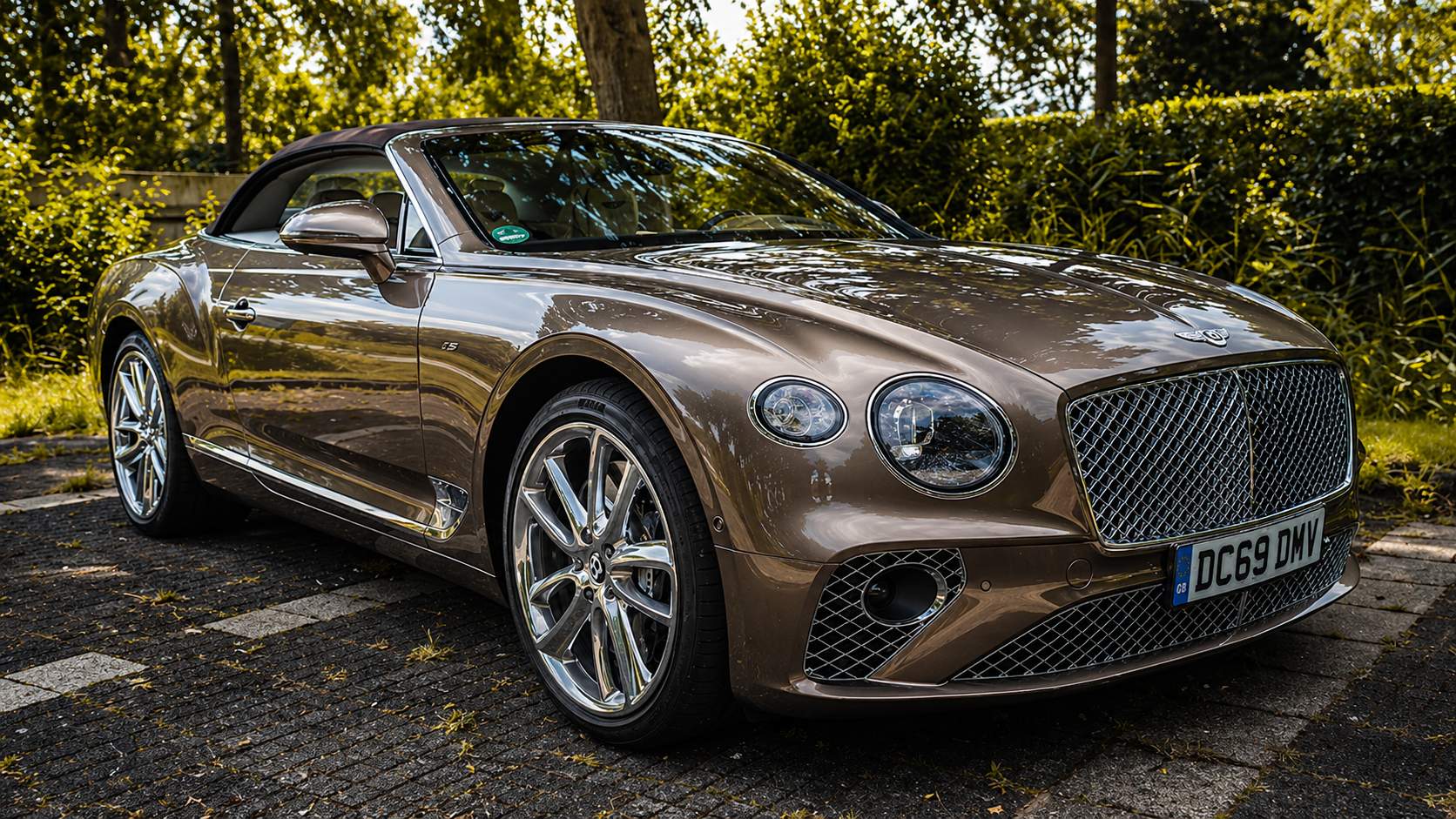 Luxury meets performance in the Bentley Continental GTC V8