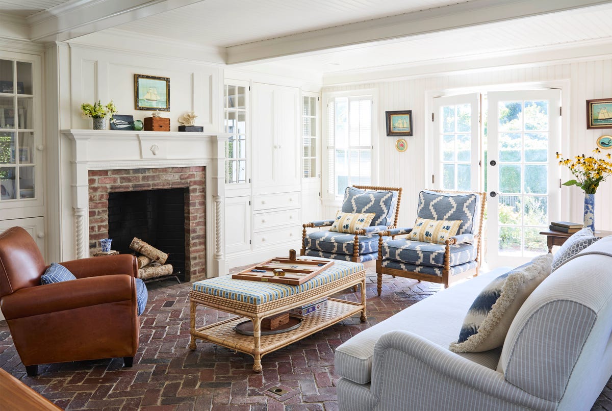 young-nantucket-cottage-back-den.jpg