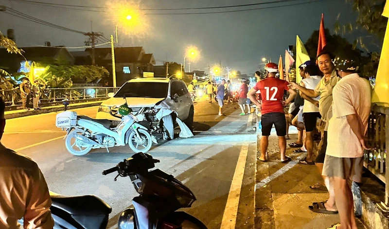 TPHCM: Va chạm giữa ô tô và xe máy, ba người trong gia đình thương vong