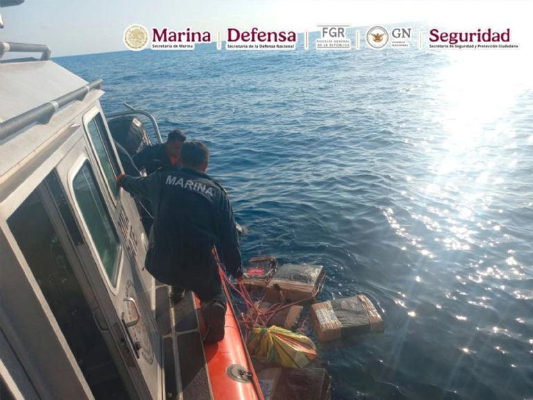 Marina asegura dos toneladas de cocaína en aguas del Golfo de Tehuantepec