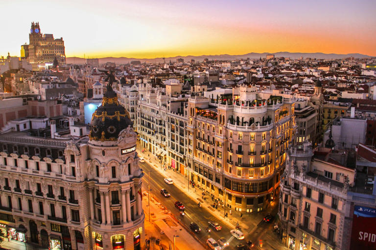 15 rooftop bars with stunning skyline views