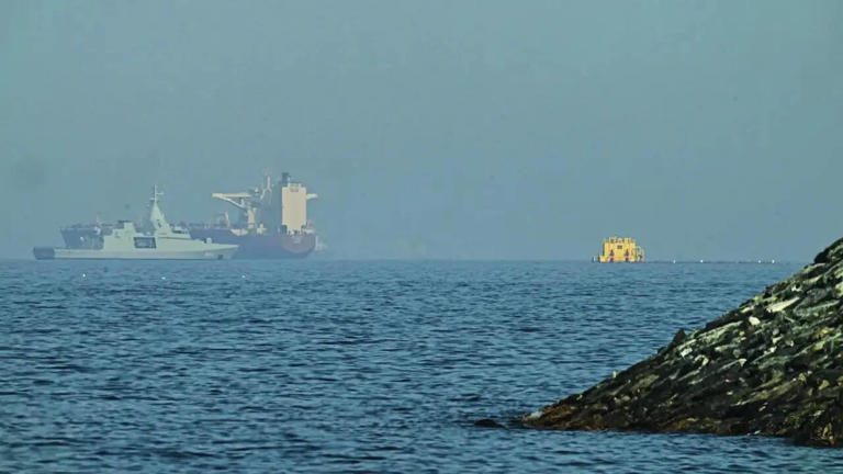 Red alert in Strait of Hormuz: Cargo ship attacked as Iran war tensions ...