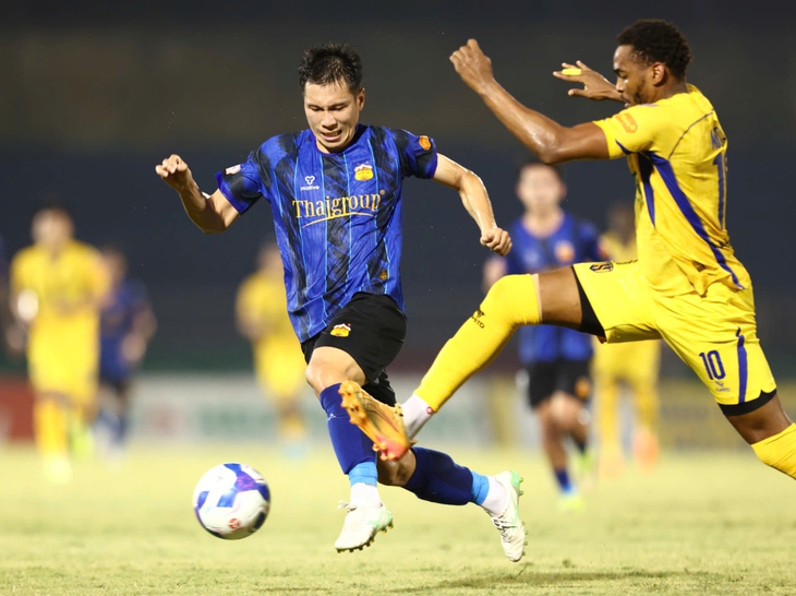 Hoàng Anh Gia Lai tiến dài trên đường trụ hạng V-League