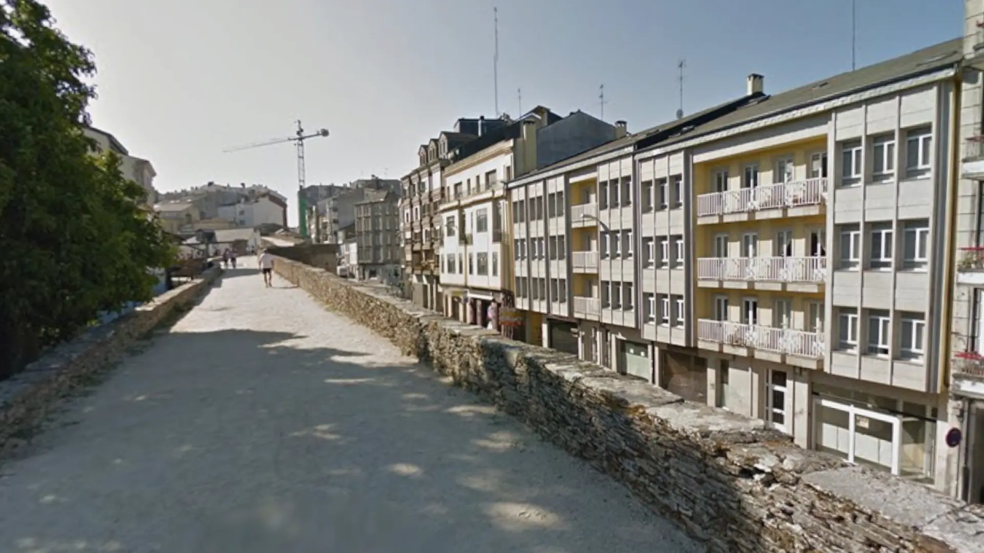 Muere una mujer tras caerse de la muralla de Lugo y la Policía Nacional ...