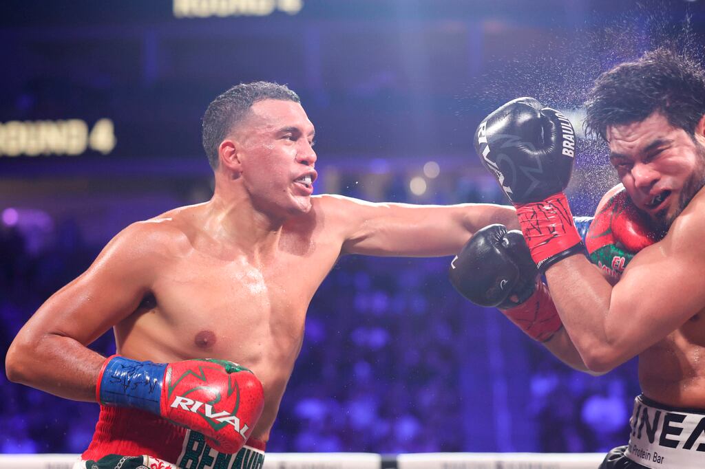 David Benavidez manda al hospital al Zurdo Ramírez tras noquearlo ...