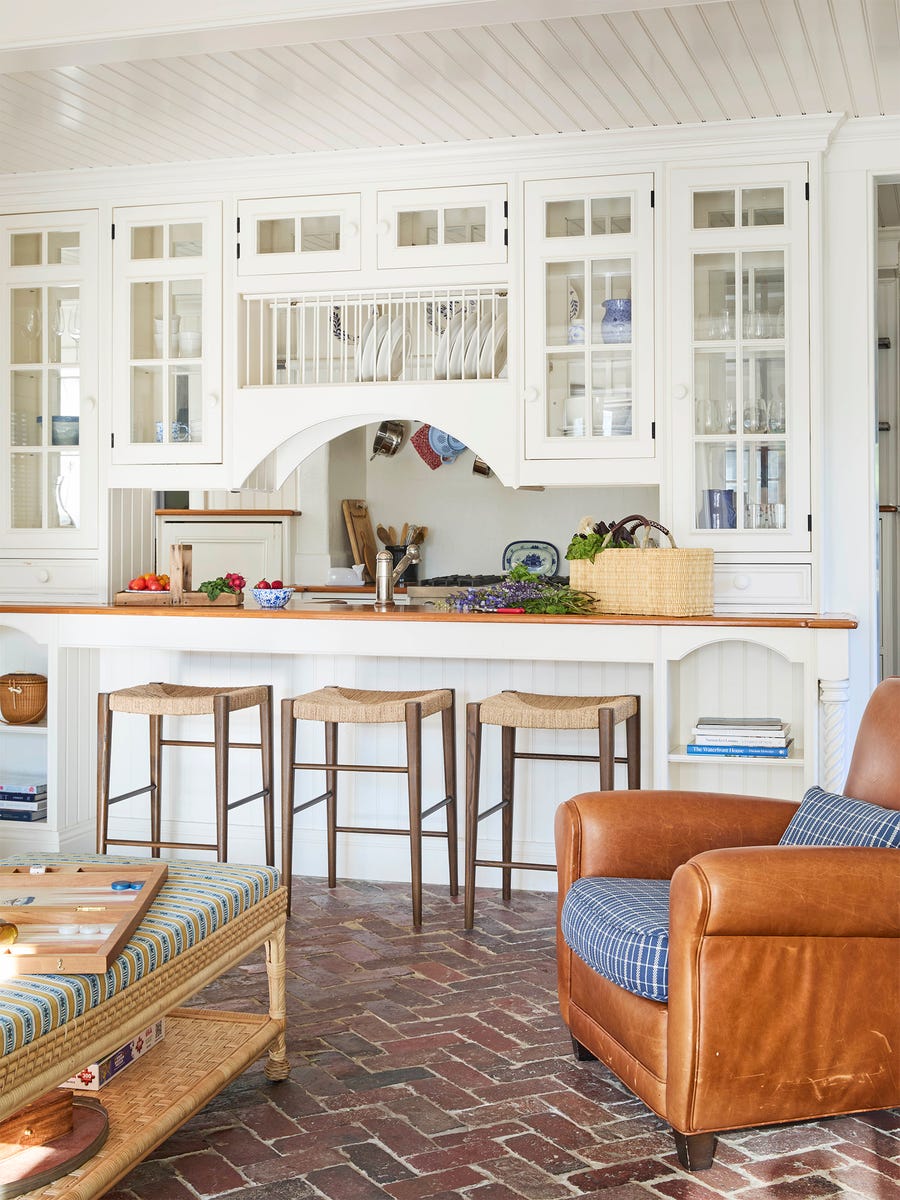 young-nantucket-cottage-kitchen-fronts.jpg