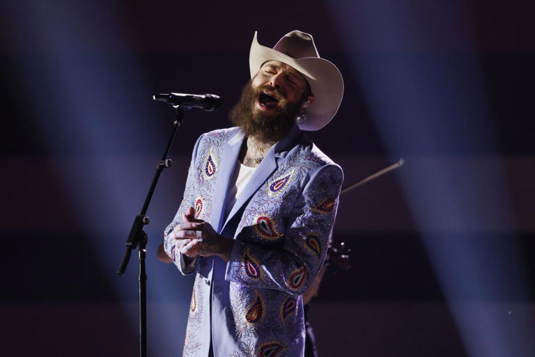 Post Malone y Barry Manilow cancelan sus conciertos.