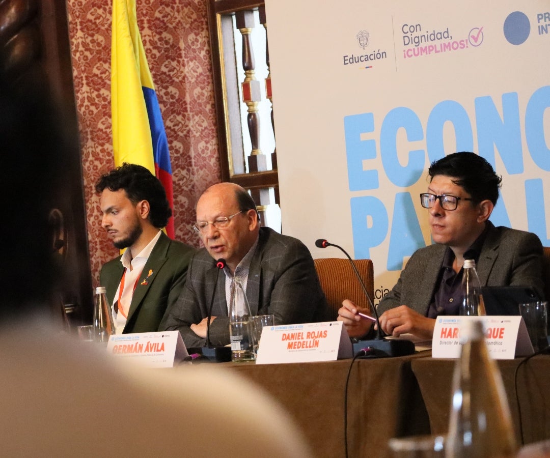 Ministro Germán Ávila impulsa un nuevo debate sobre el orden económico  global