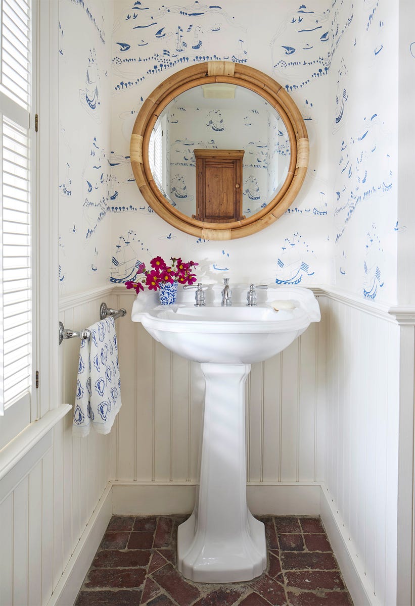young-nantucket-cottage-powder-bathroom.jpg