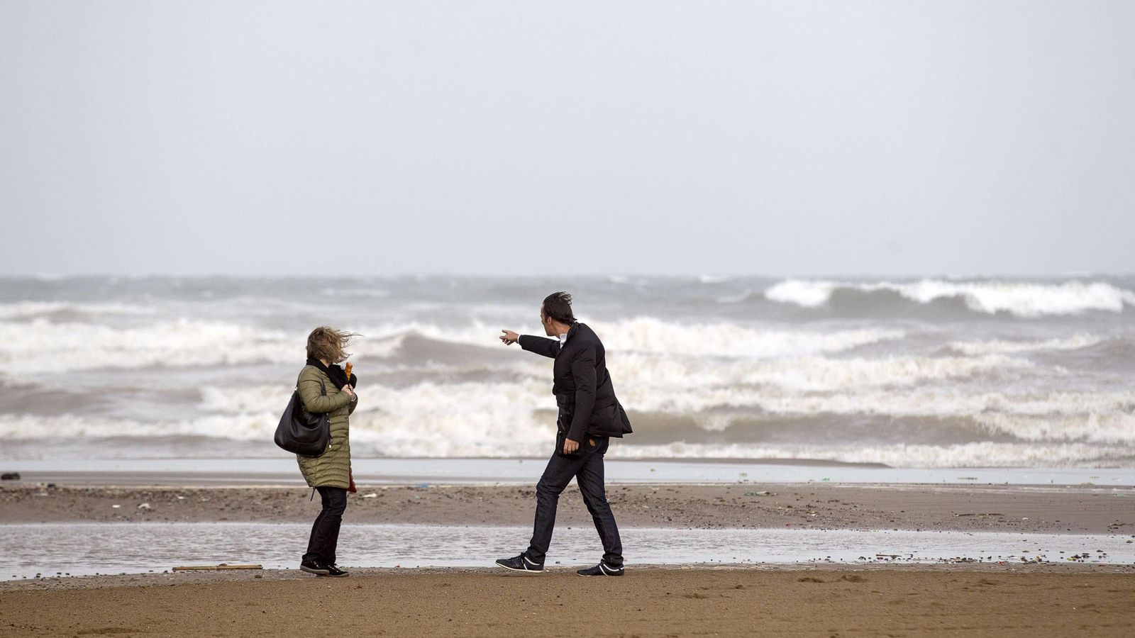 Cuatro personas mueren ahogadas, dos de ellas menores, en una playa de ...