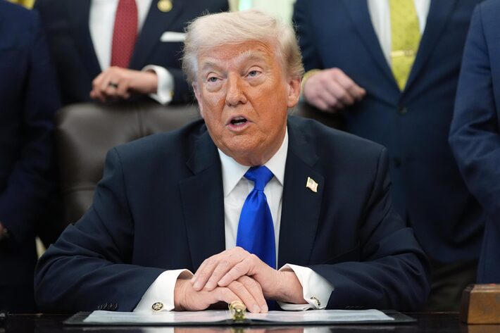 Trump diz que representantes dos EUA estão tendo discussões muito positivas com o Irã Foto: Alex Brandon/AP