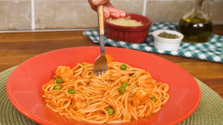 Da cozinha do TudoGostoso para o almoço de Dia das Mães: macarrão ao molho de camarão