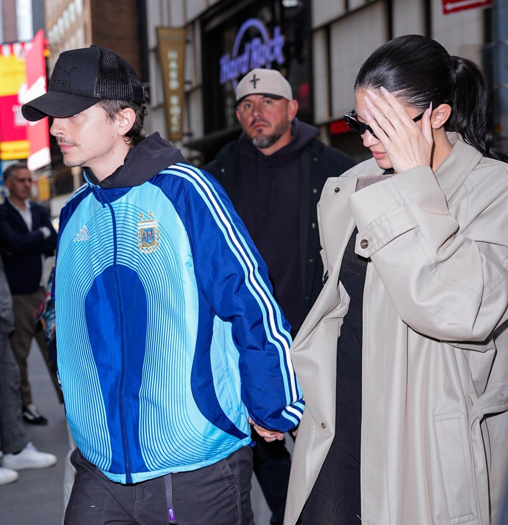 Kylie Jenner, Timothée Chalamet join Kim Kardashian and mom Kris to see ...