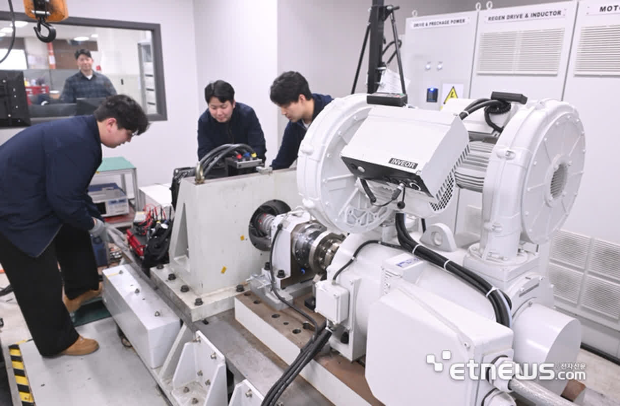 [포토] 친환경 전기차 구동 모터 성능 검증 준비