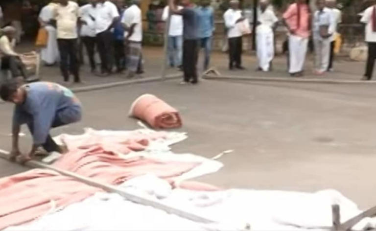 Video: DMK distant third in Tamil Nadu, party workers remove tent ...