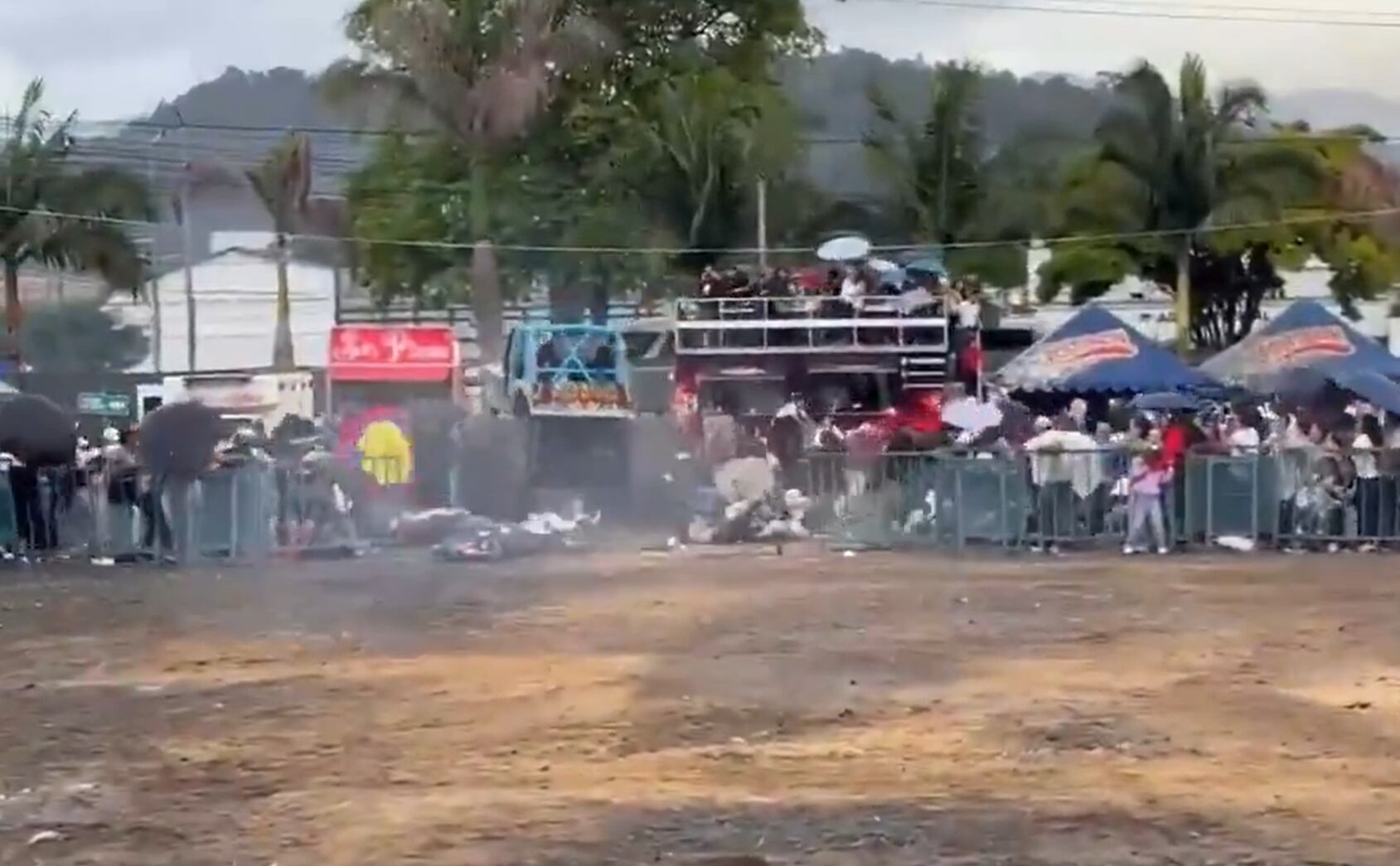 Confirman que hay dos muertos y al menos 37 heridos en accidente de ...