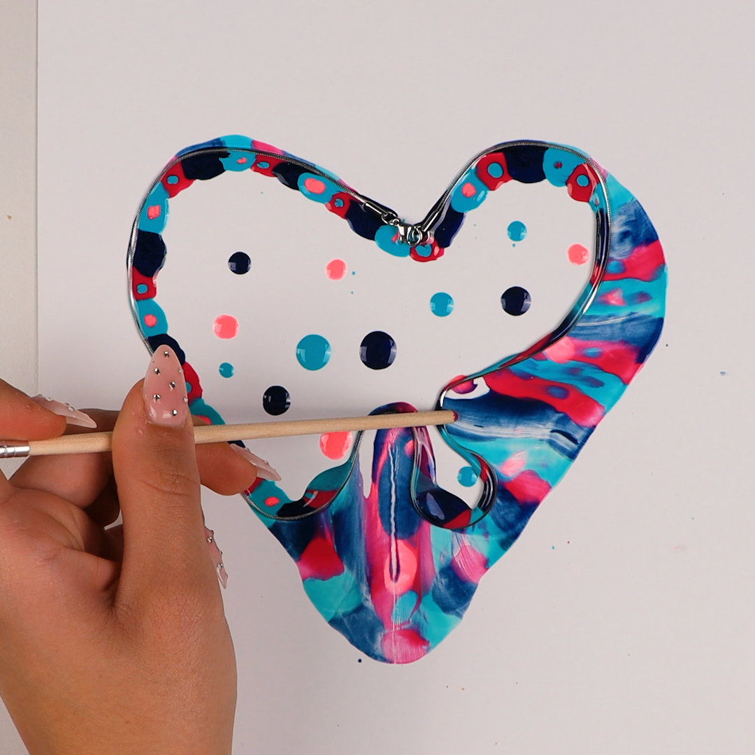 Create a stunning heart painting using fluid acrylics💙🎨