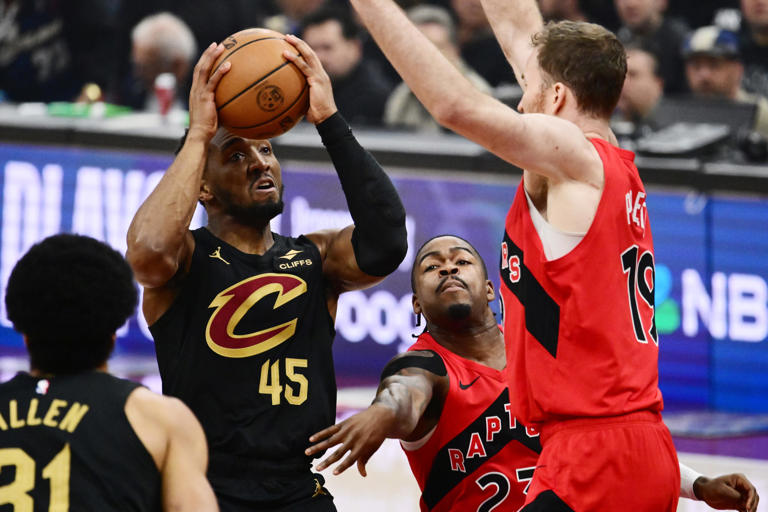 Cavs score vs. Raptors. Cleveland advances to play top-seeded Pistons