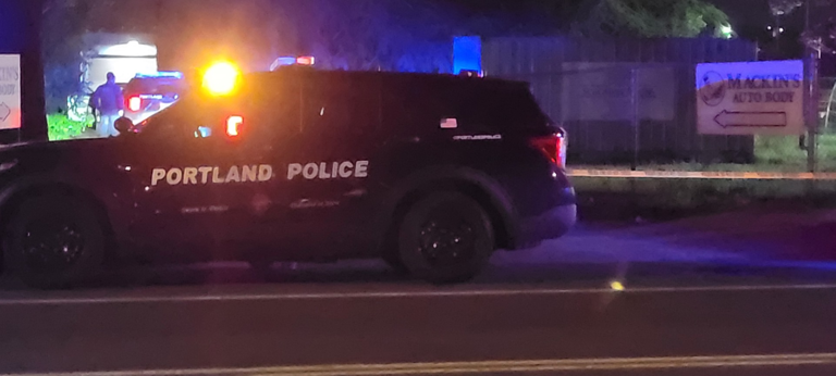 2 people seriously injured after shooting NE Portland Sunday night