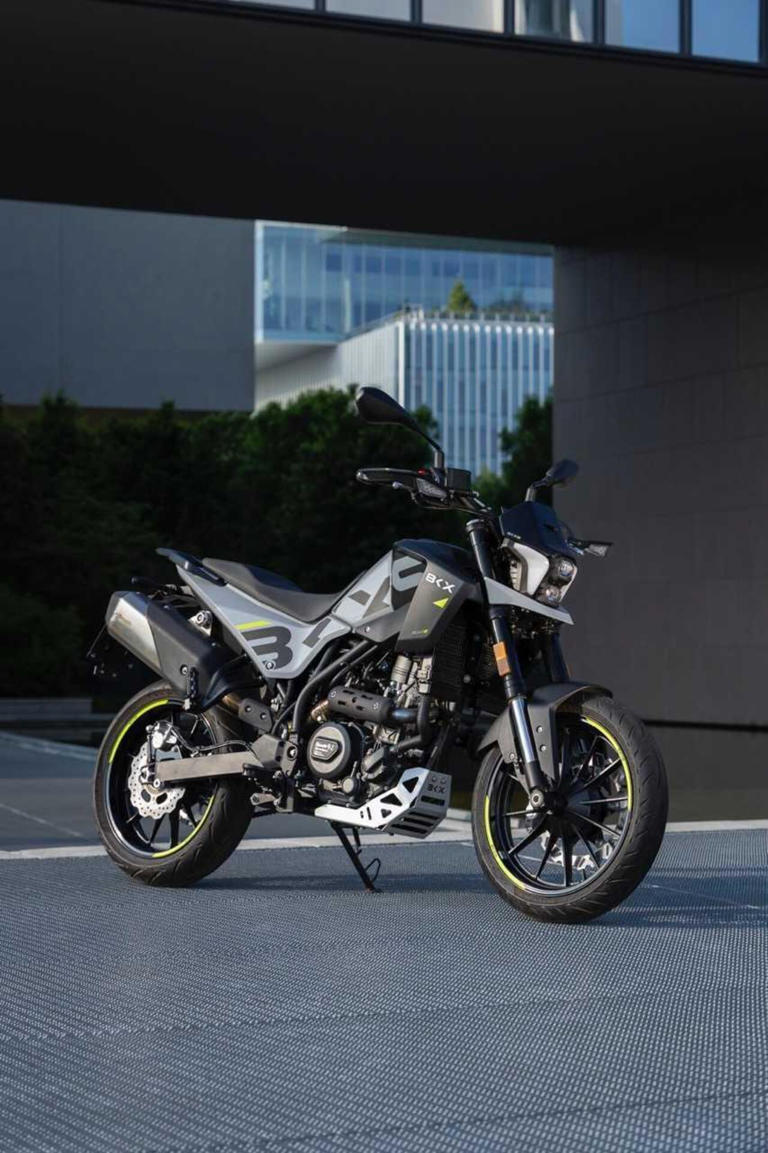 Benelli BKX 300 e BKX 300 S: arriva il monocilindrico da 292 cc che ...