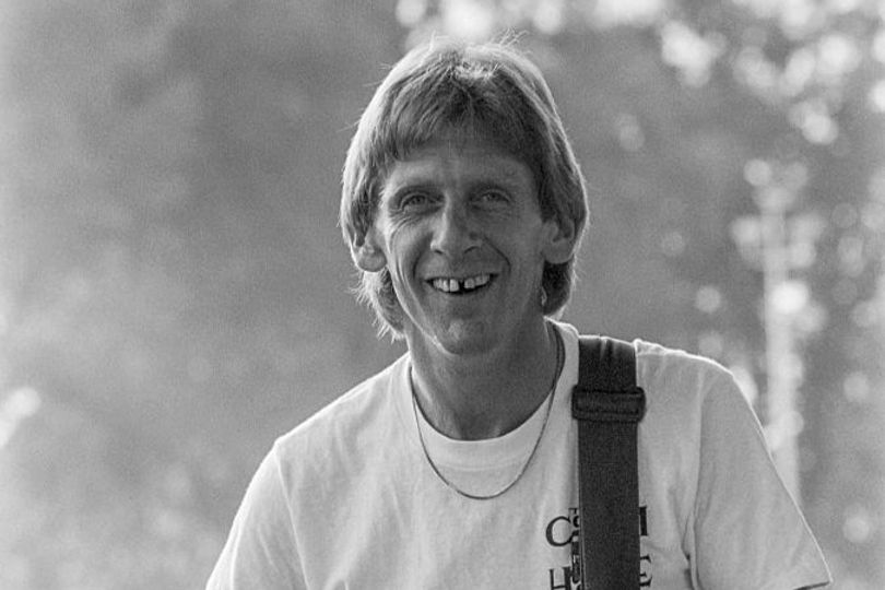 Brit singer who fronted legendary pioneering rock band dies as tributes ...
