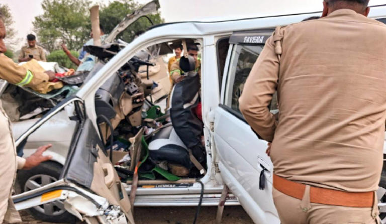 6Killed In UP Road Accident,SUV Crashes Into Truck In Jalaun Several ...