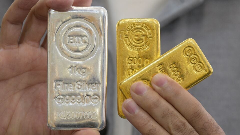 Gold, silver prices today: Check retail rates of 24K, 22K gold, 999 ...