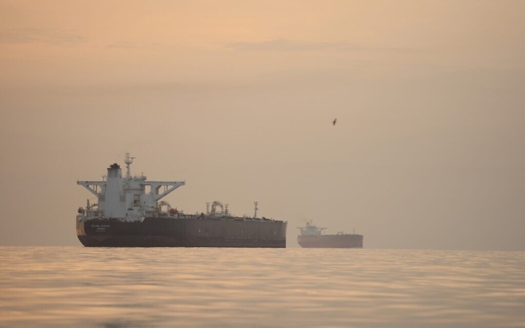 Iran’s armed forces warn the US Navy against entering Strait of Hormuz