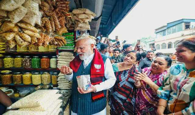 Prime Minister Modi's street food moment captivates voters in West Bengal