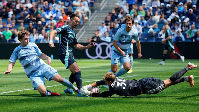 Sporting KC goalkeeper Stefan Cleveland shines in draw with Seattle