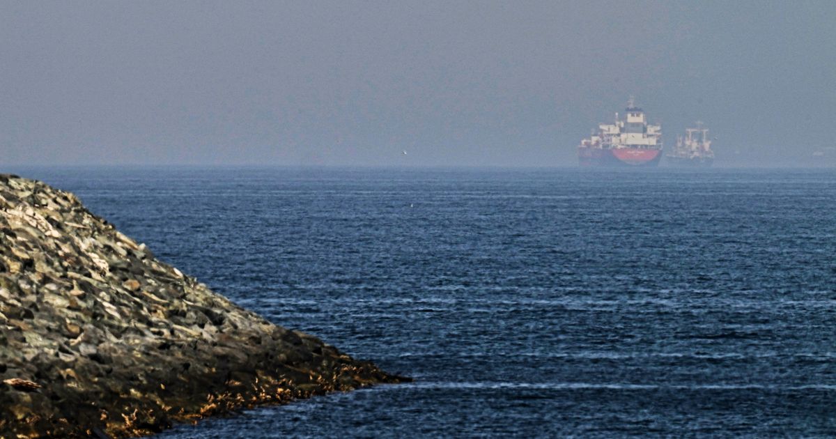 The US fights to reopen the Strait of Hormuz as the UAE comes under ...