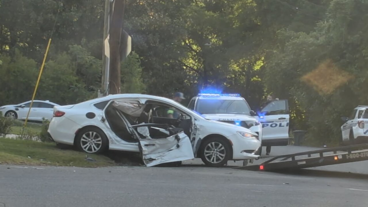 1 seriously hurt in West Charlotte crash
