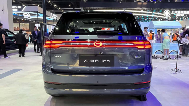 GAC i60 virá ao Brasil com 1.240 km de autonomia e mira Leapmotor C10