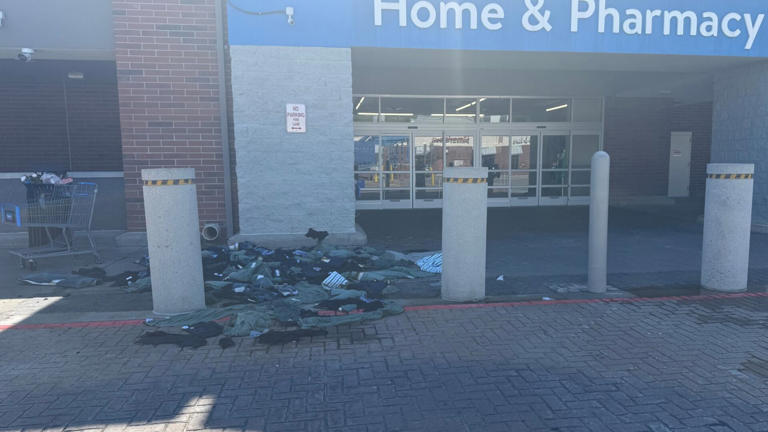 Man charged with arson after setting fire inside Georgia Walmart