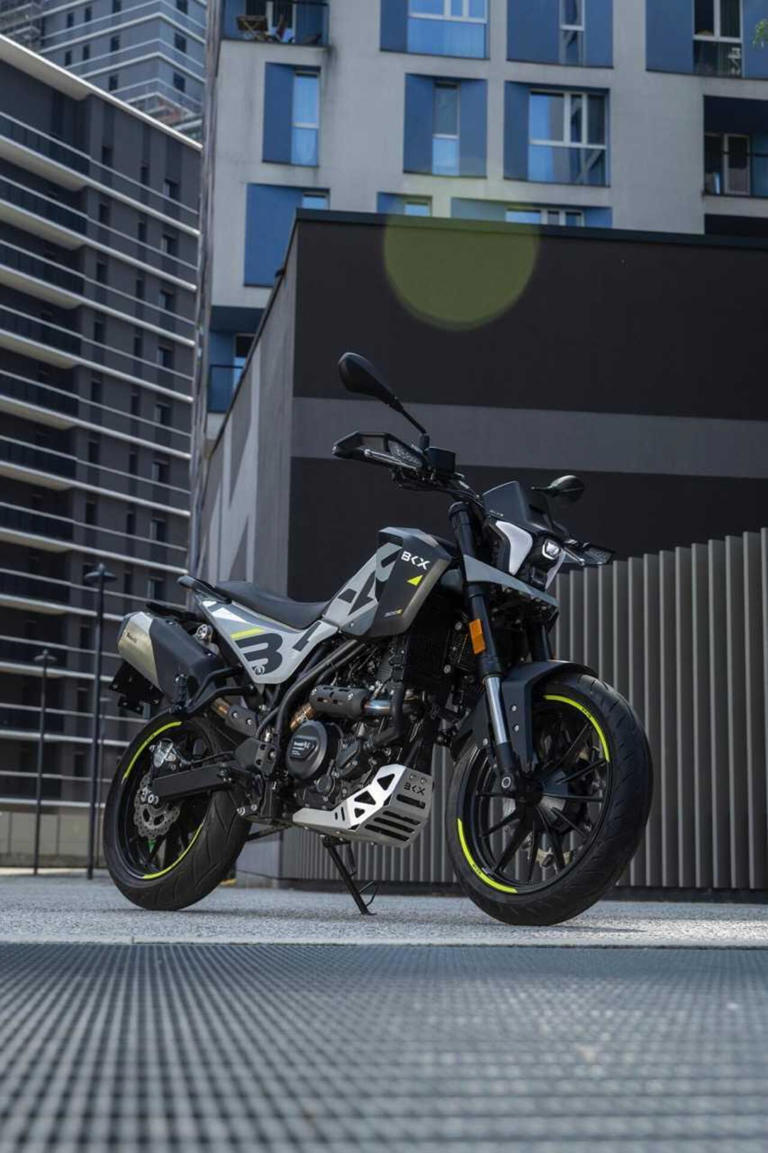 Benelli BKX 300 e BKX 300 S: arriva il monocilindrico da 292 cc che ...