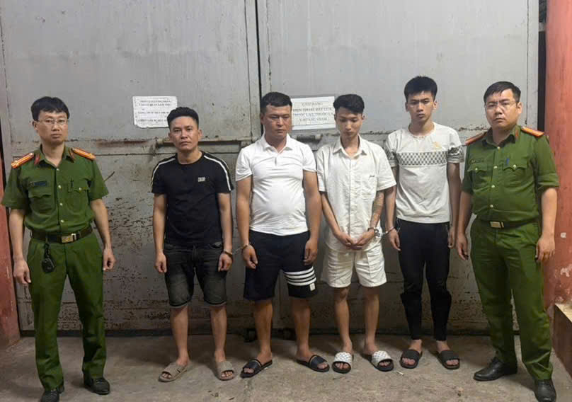 6 gã dàn cảnh cướp gần 2 kg vàng của người nước ngoài