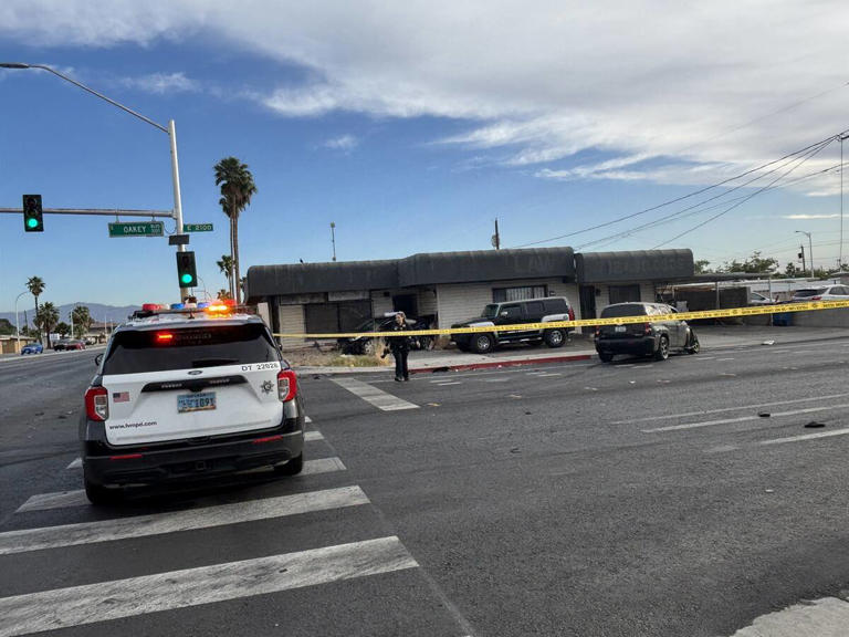 Police look for carjacking suspect after crash in east Las Vegas Valley