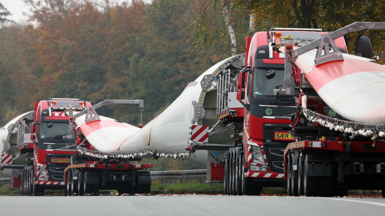 Für Windpark: Schwertransporte rollen über HTS und B508 in Kreuztal ...