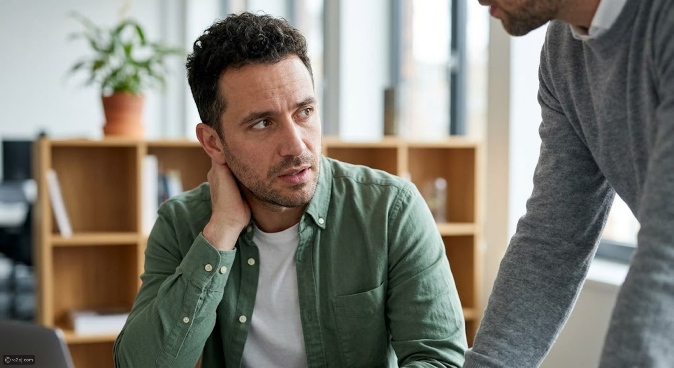 I’m a body language expert, and these are signs that someone is lying