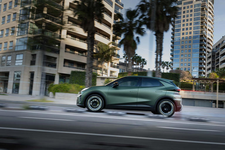 Probamos el Cupra Raval: El eléctrico español de 26.000 euros lo tiene ...